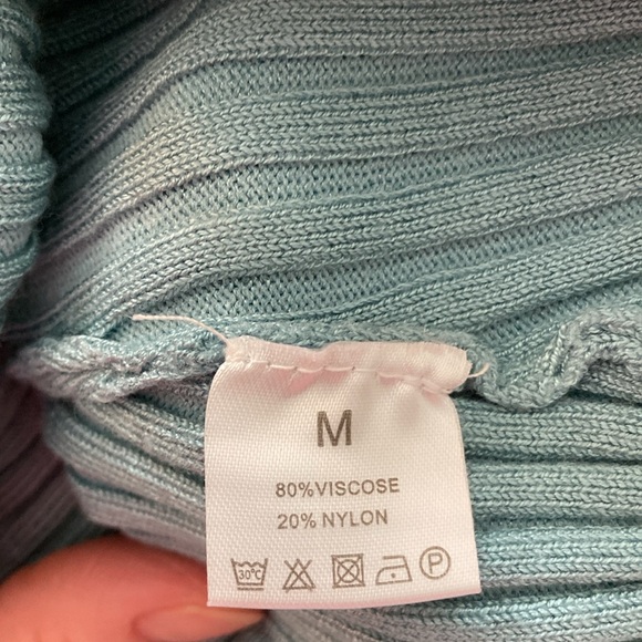 Unbranded, V28? From Amazon, Stretch Knit, Sleeveless Turtle Neck Top. Size M - Picture 6 of 7